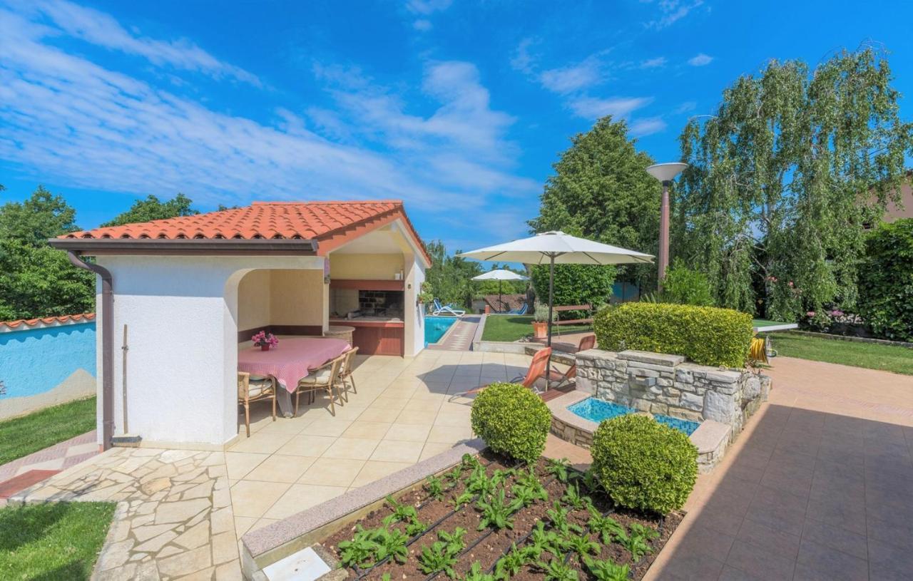 Villa Anita With Common Pool Vrvari Exteriér fotografie