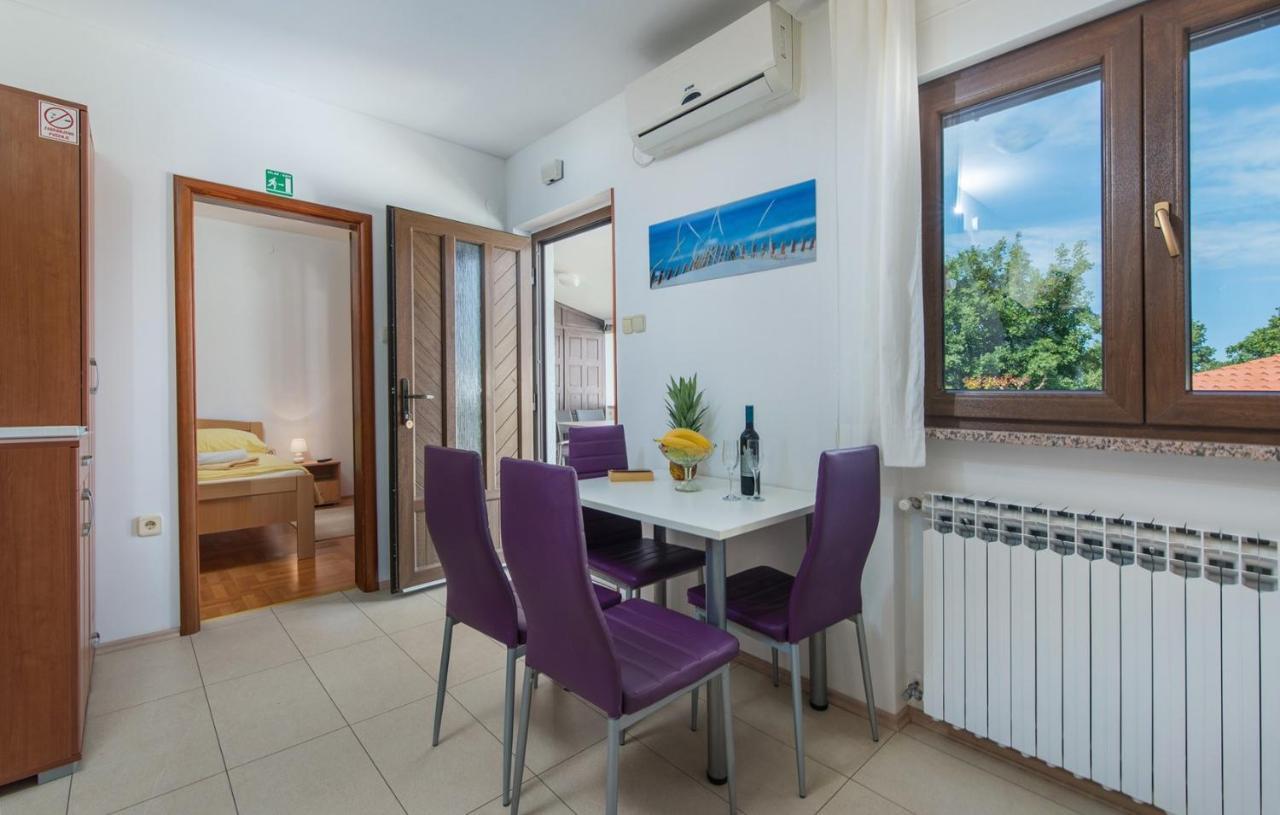Villa Anita With Common Pool Vrvari Exteriér fotografie