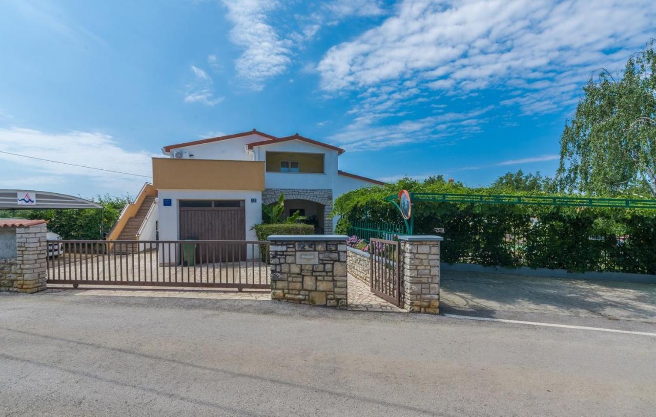 Villa Anita With Common Pool Vrvari Exteriér fotografie