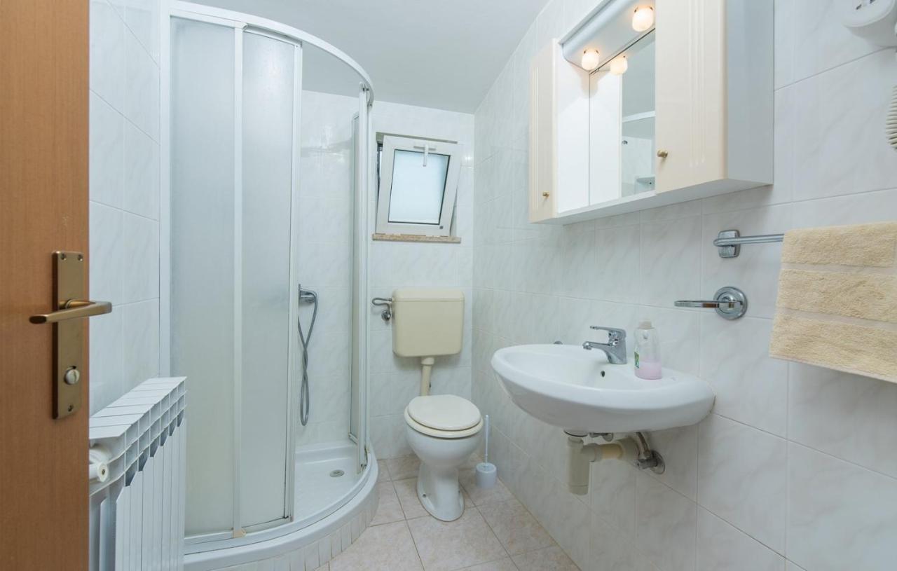 Villa Anita With Common Pool Vrvari Exteriér fotografie