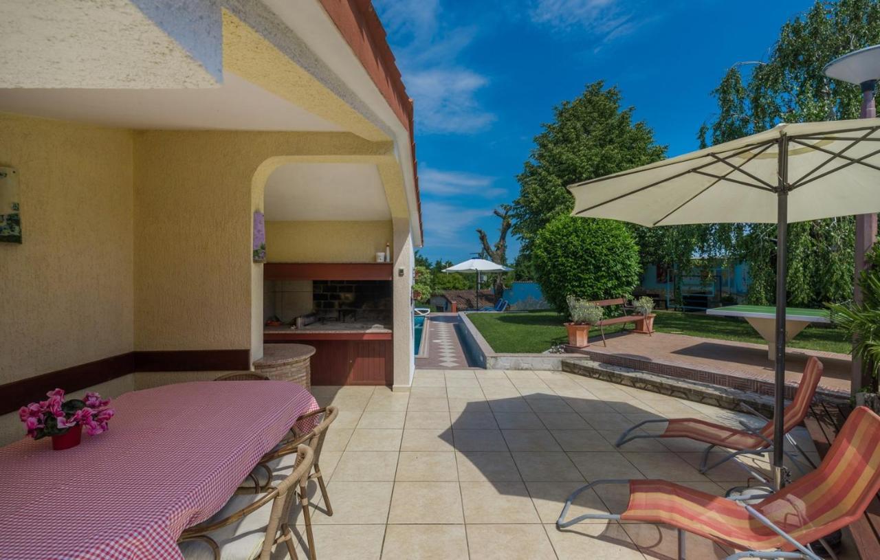Villa Anita With Common Pool Vrvari Exteriér fotografie