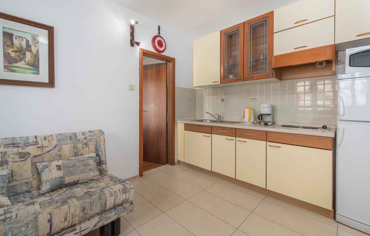 Villa Anita With Common Pool Vrvari Exteriér fotografie