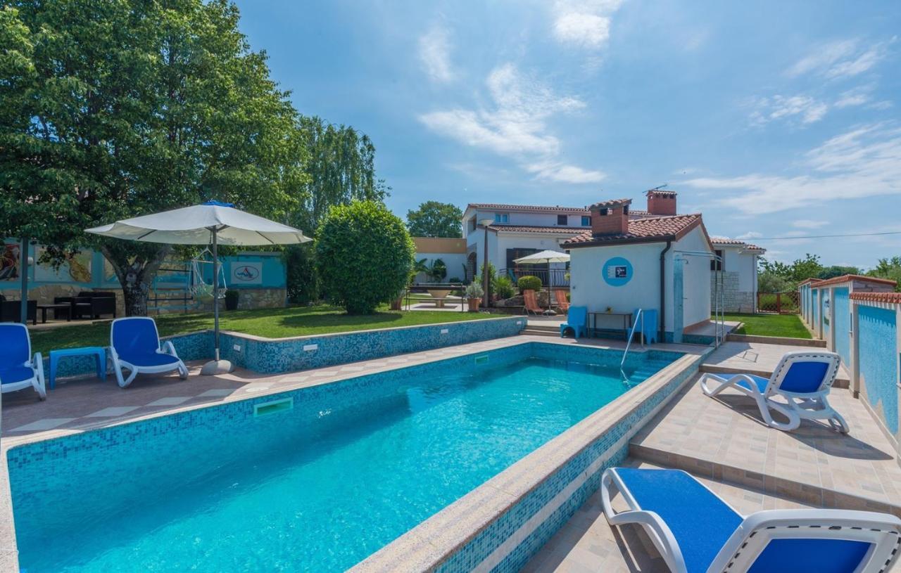 Villa Anita With Common Pool Vrvari Exteriér fotografie