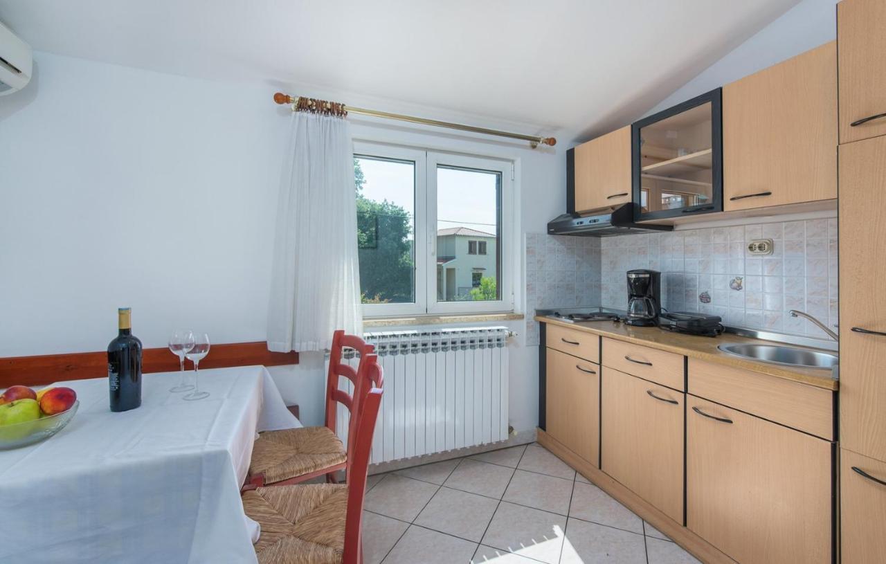 Villa Anita With Common Pool Vrvari Exteriér fotografie