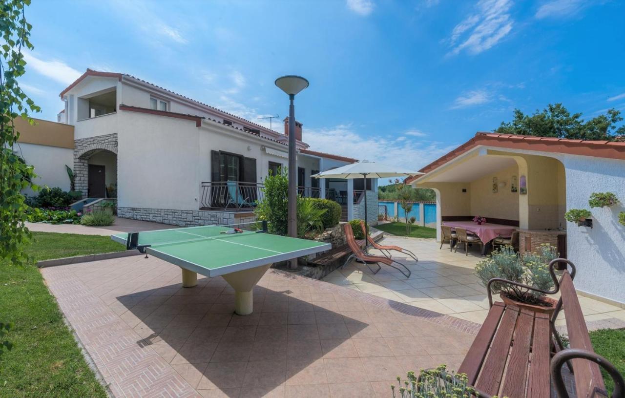 Villa Anita With Common Pool Vrvari Exteriér fotografie