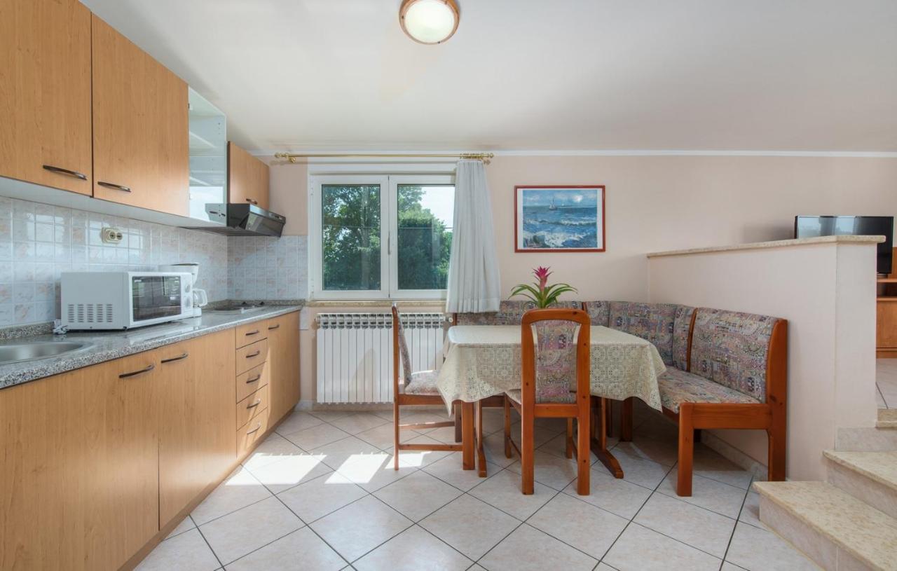 Villa Anita With Common Pool Vrvari Exteriér fotografie