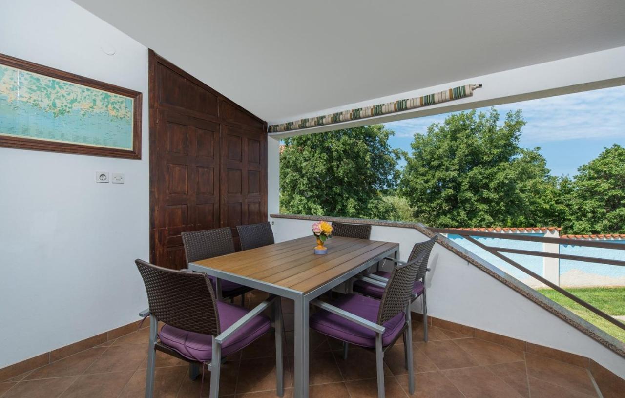 Villa Anita With Common Pool Vrvari Exteriér fotografie