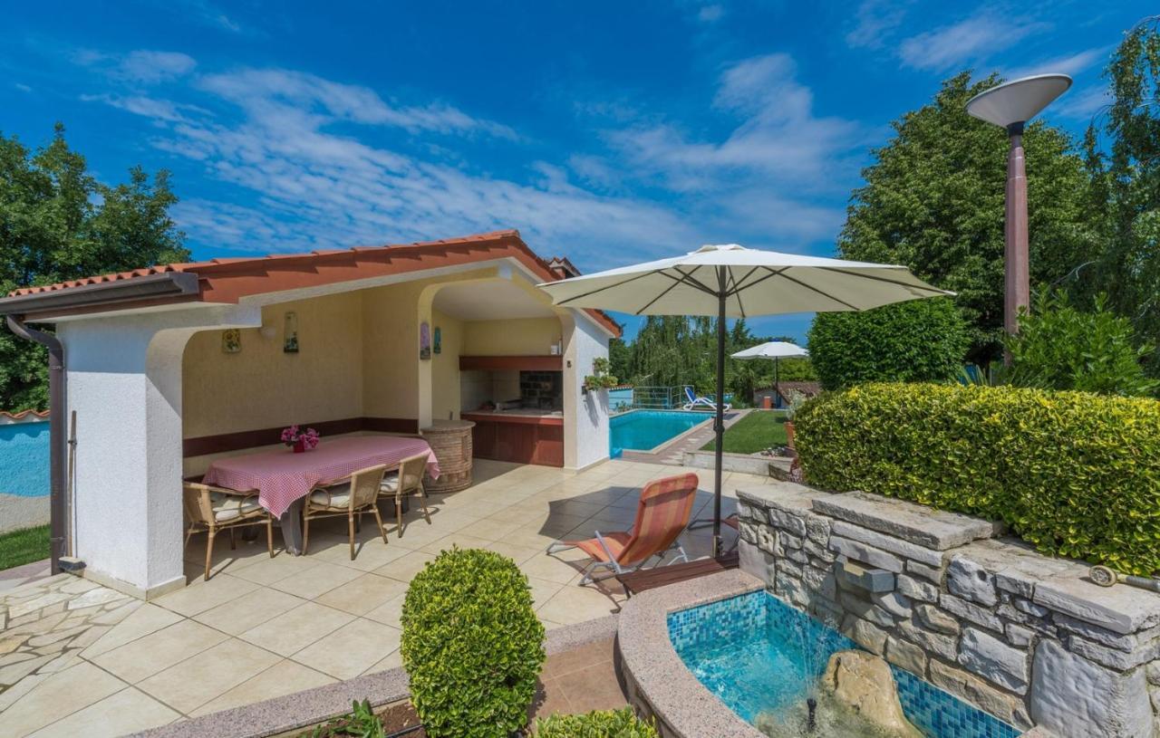 Villa Anita With Common Pool Vrvari Exteriér fotografie