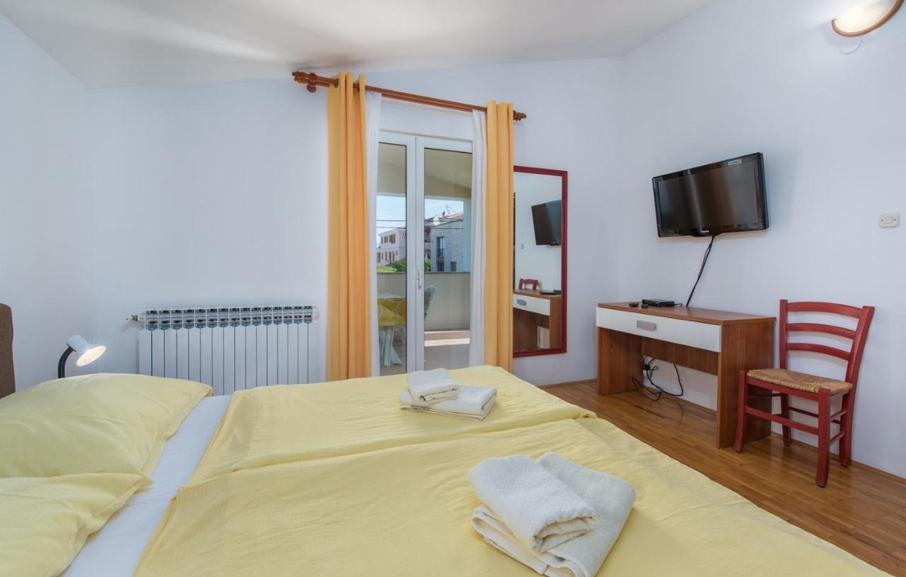 Villa Anita With Common Pool Vrvari Exteriér fotografie