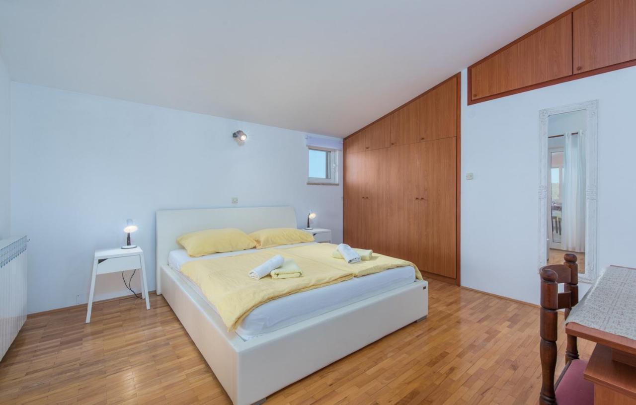 Villa Anita With Common Pool Vrvari Exteriér fotografie