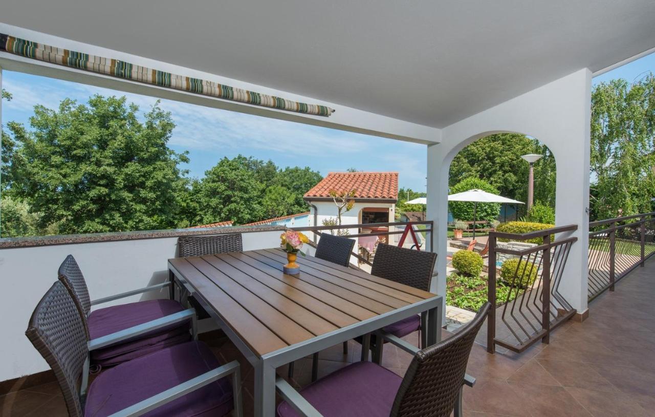 Villa Anita With Common Pool Vrvari Exteriér fotografie