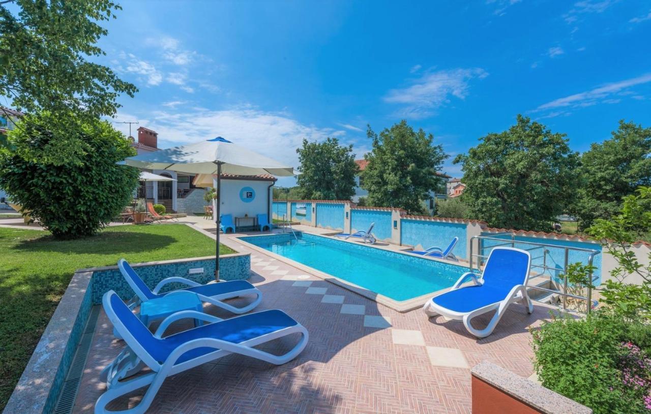 Villa Anita With Common Pool Vrvari Exteriér fotografie