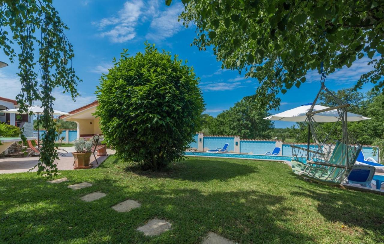 Villa Anita With Common Pool Vrvari Exteriér fotografie