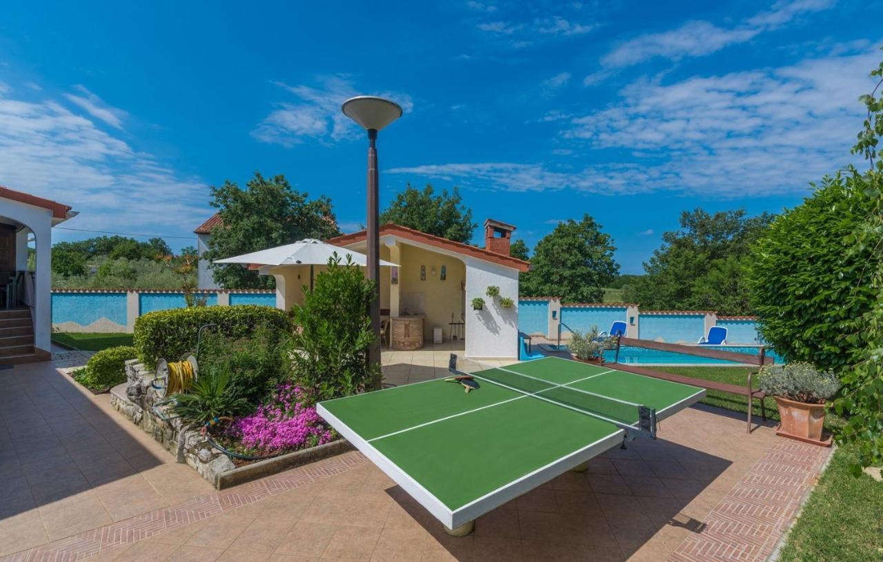 Villa Anita With Common Pool Vrvari Exteriér fotografie